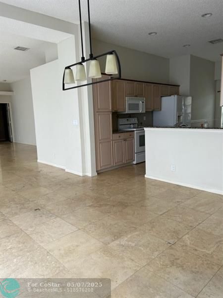 Foto del edificio - 3501 Sahara Springs Blvd