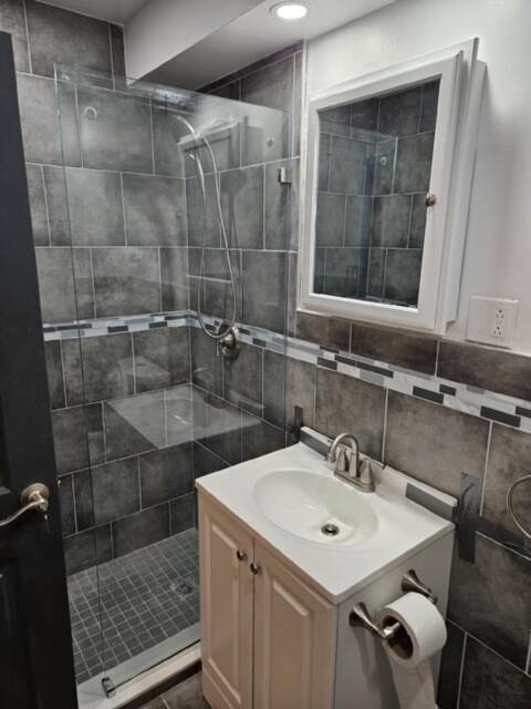 Building Photo - 221 E 88th St