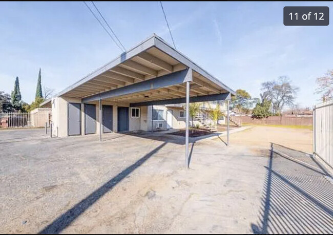 Building Photo - 4421 E Hedges Ave
