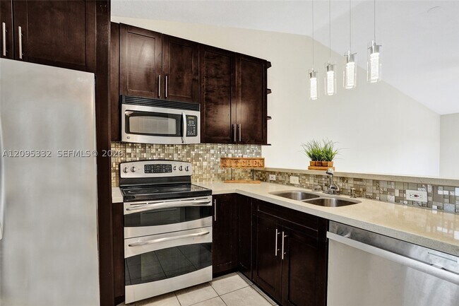 Foto del edificio - 9946 Nob Hill Ct