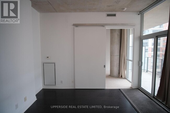 Building Photo - 478-478 King St W