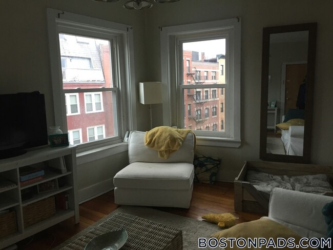 Building Photo - 435 Hanover St