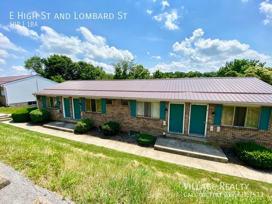 72 E High St Unit A, Yoe, PA 17313 Room for Rent in Yoe, PA