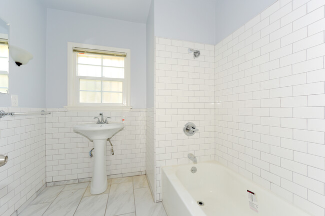 Building Photo - 4316 Edenhurst Ave