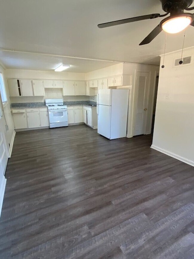Building Photo - 4537 Saunders Dr