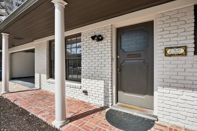 Building Photo - 2506 Avalon Pl