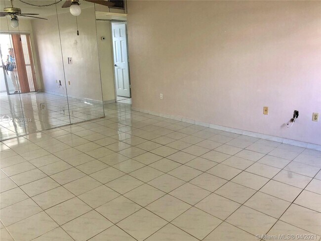 Foto del edificio - 2496 SW 17th Ave
