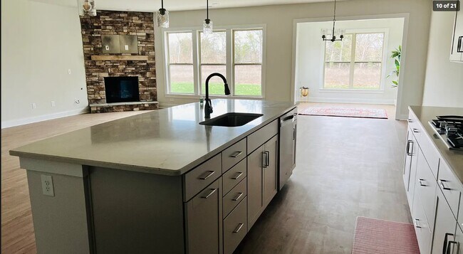 Foto del edificio - 836 Chalkstone Ln
