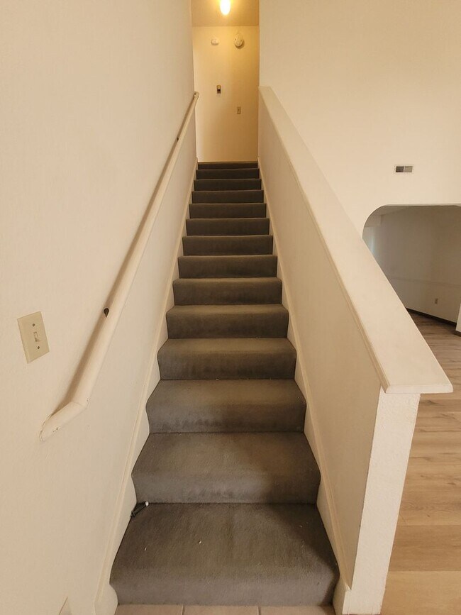 Foto del edificio - 2300-2302 Monmouth Ct