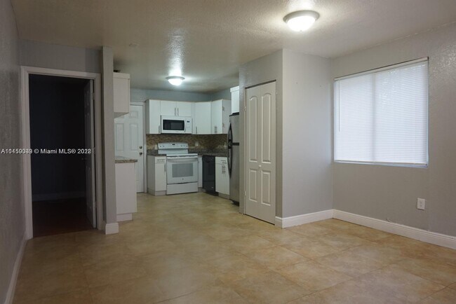 Foto del edificio - 1330 NE 111th St
