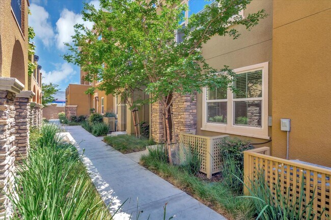 Building Photo - 38922 Tobira Pl