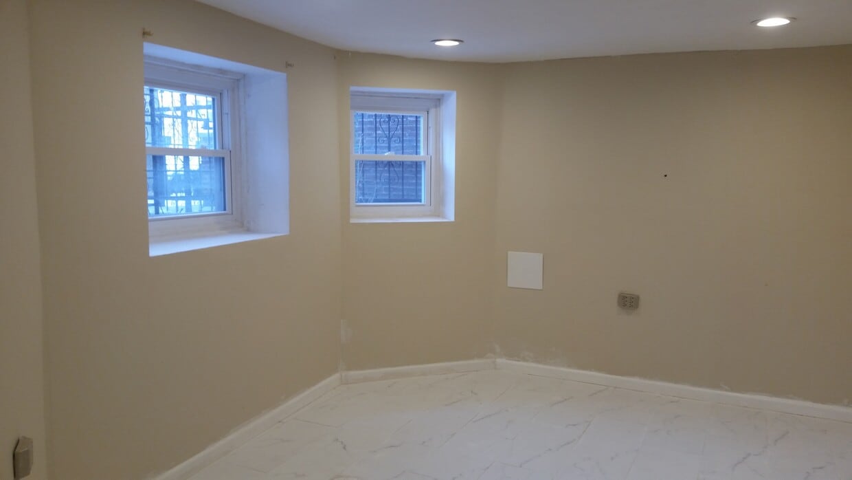 Living Room - 4723 N Whipple St