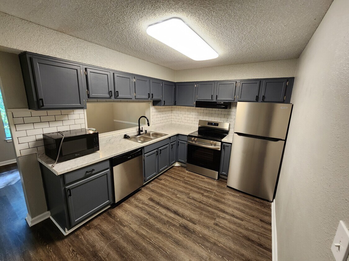 Foto principal - 915 Seasons Pkwy