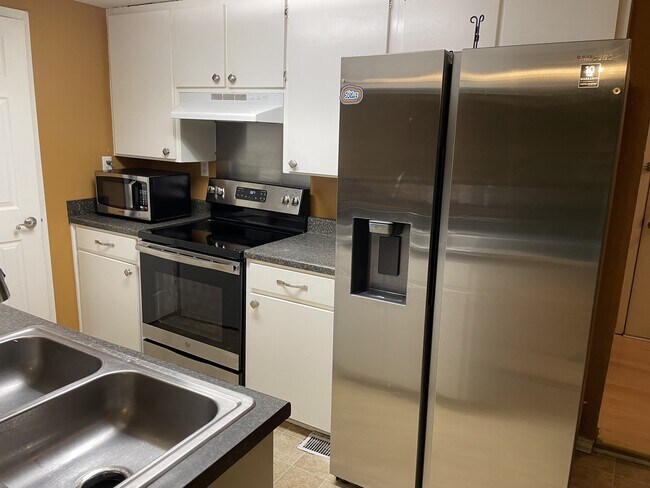 Building Photo - 424 Fry St