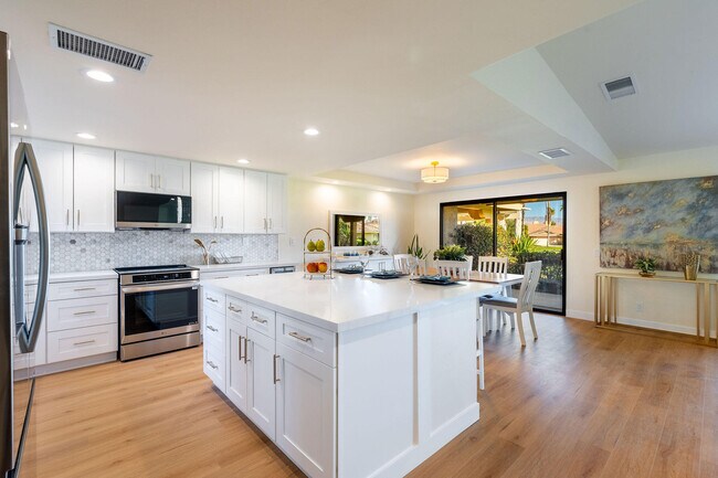 Foto del edificio - 54 Maximo Way