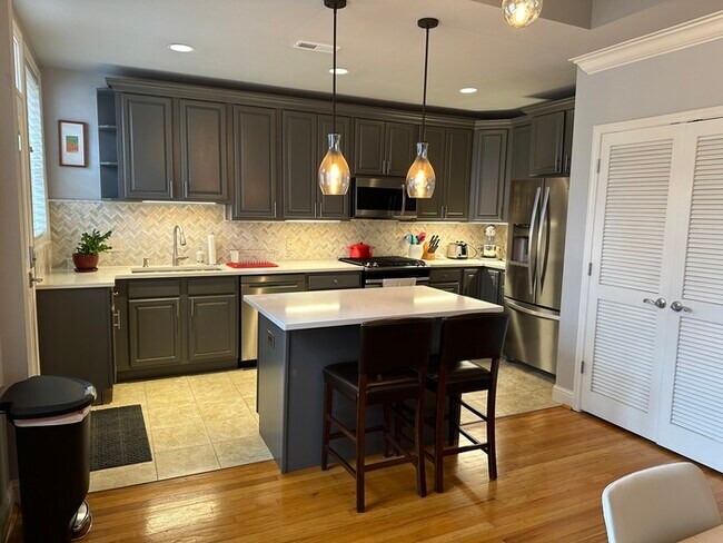 Building Photo - Beautiful 2Bd 2Bth Condo in the Heart Of D...