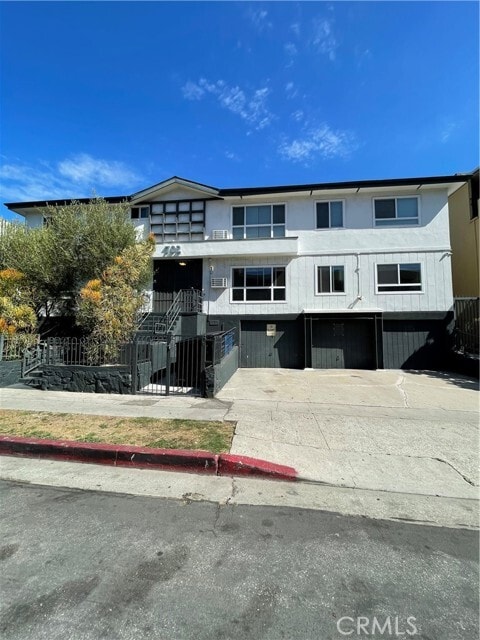 Building Photo - 702 S St Andrews Pl