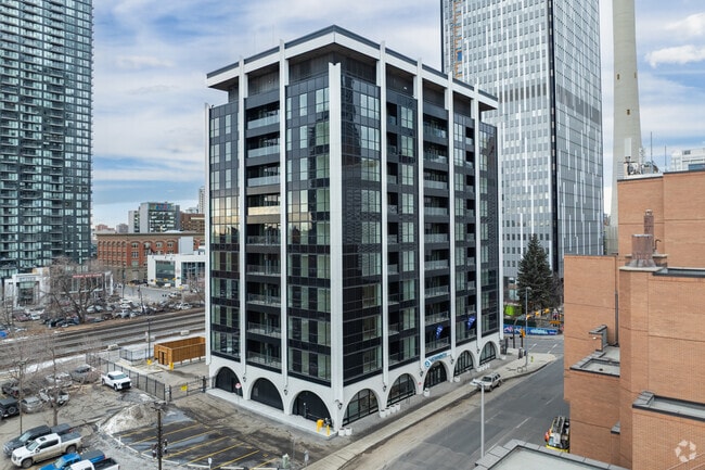 Building Photo - The HAT @ 9th