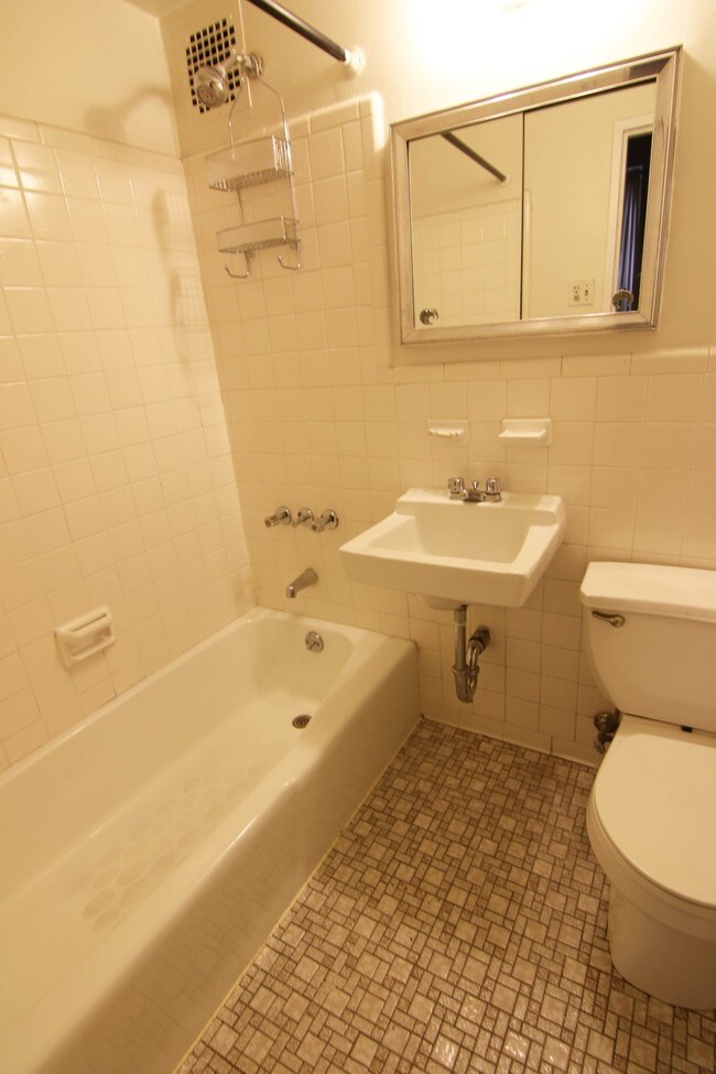 Building Photo - 127 W 85th St