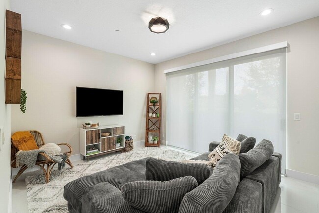 Building Photo - 12871 Alton Rd