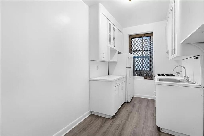 Building Photo - Large 1Bedroom 1Bathroom