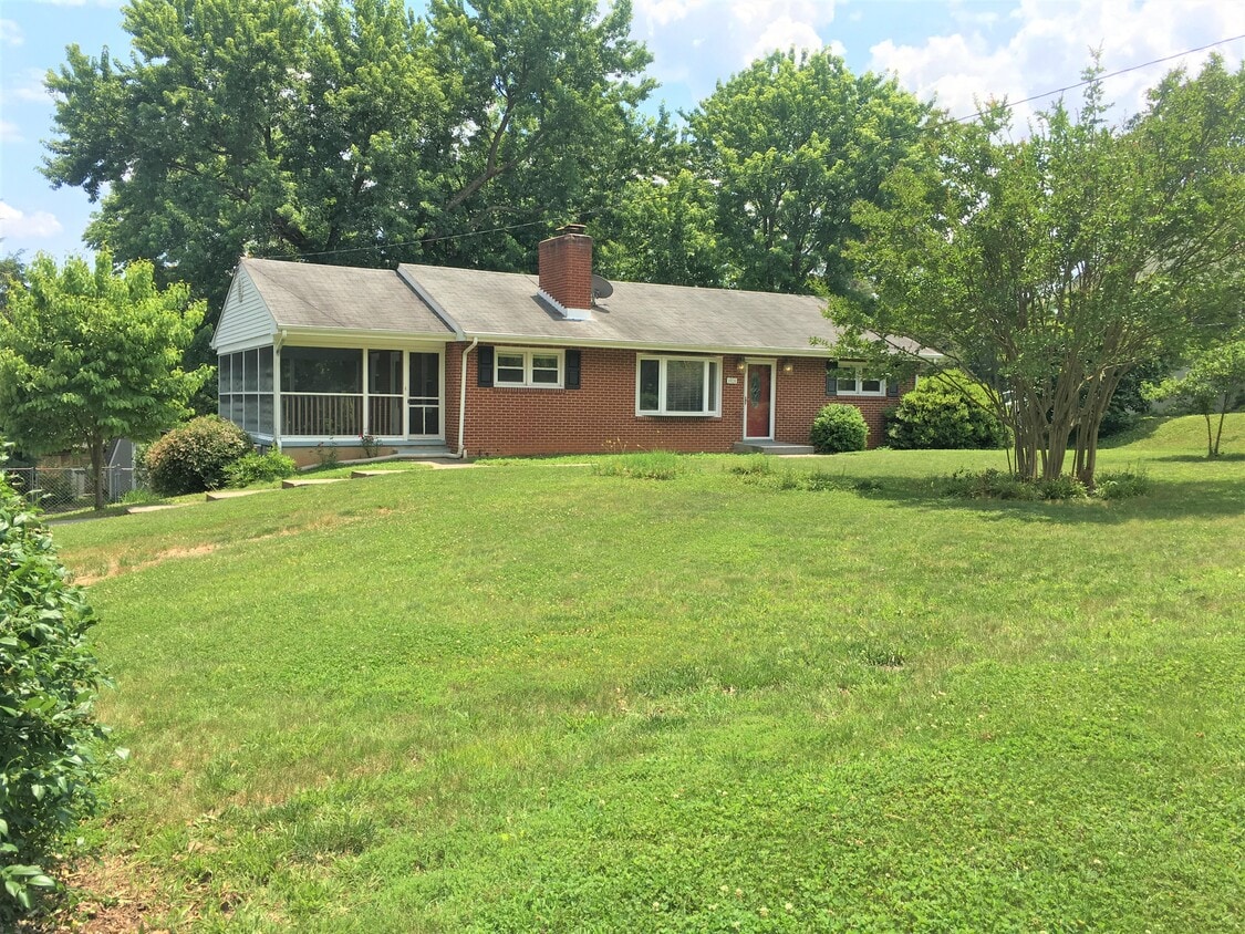 Primary Photo - 3826 View Avenue