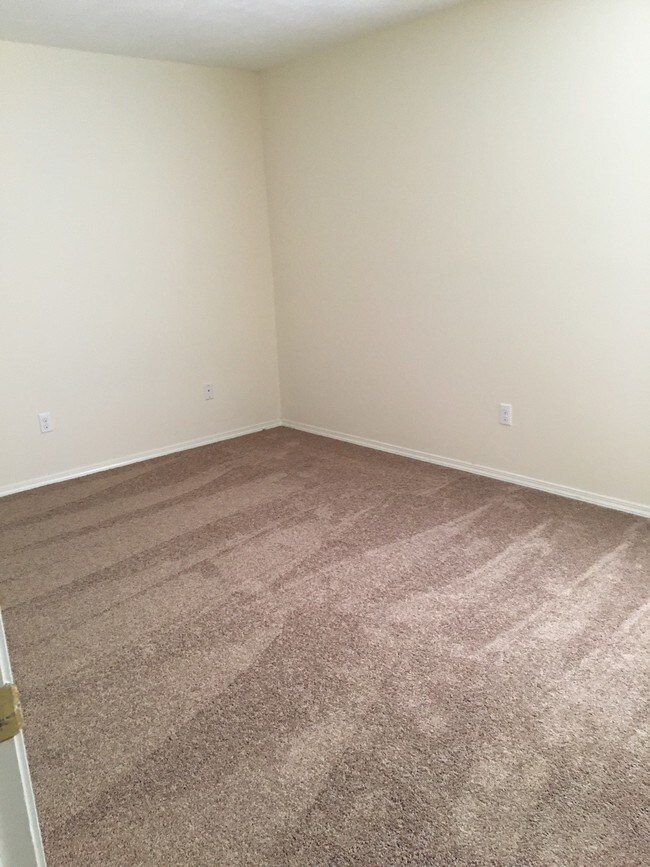 Bedroom 1 - 720 Ponta St