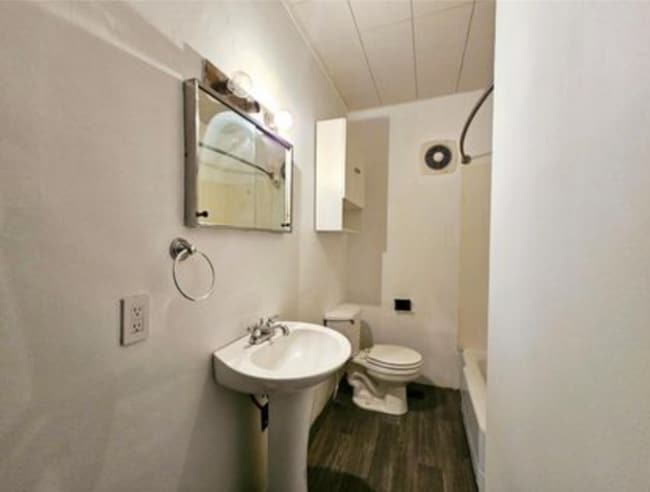 Building Photo - 232 Fremont St S