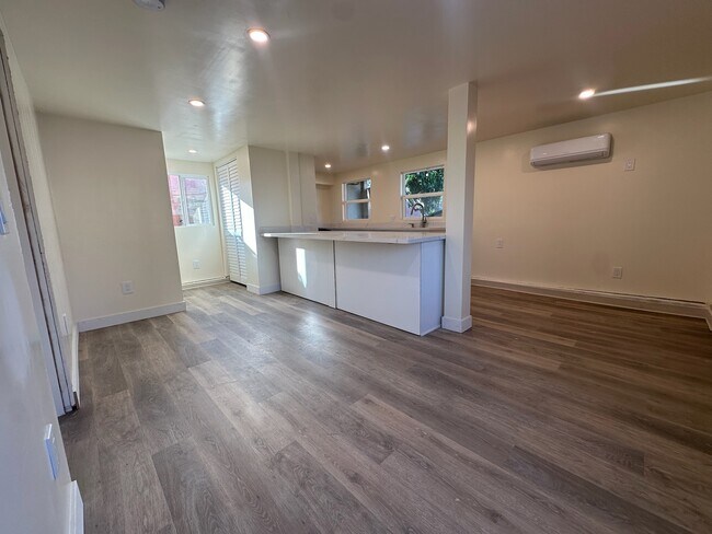 Foto del edificio - 3447 Caspian Ave