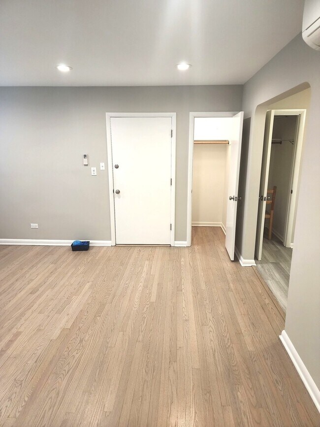 Foto del edificio - 5910 W Gunnison St