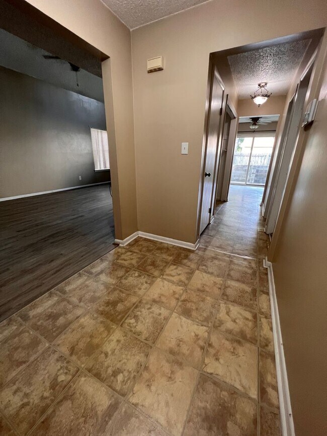 Foto del edificio - 3 bed 2 bath in Virginia Beach