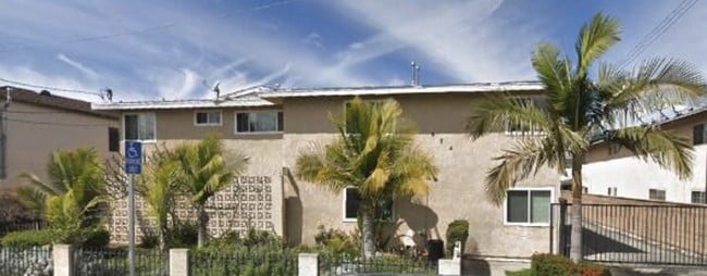 Building Photo - 925 Carob Way