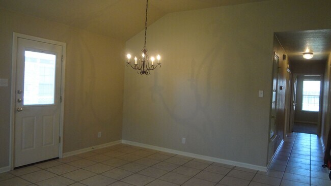 Building Photo - Move In Ready 2 Bedroom 2 Bathroom