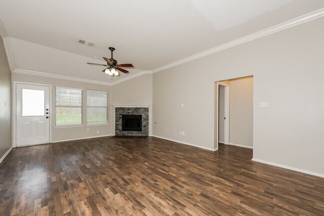 Foto del edificio - 1300 Maple Terrace Dr