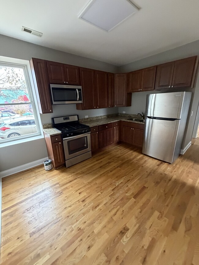 Building Photo - 3534 W Diversey Ave