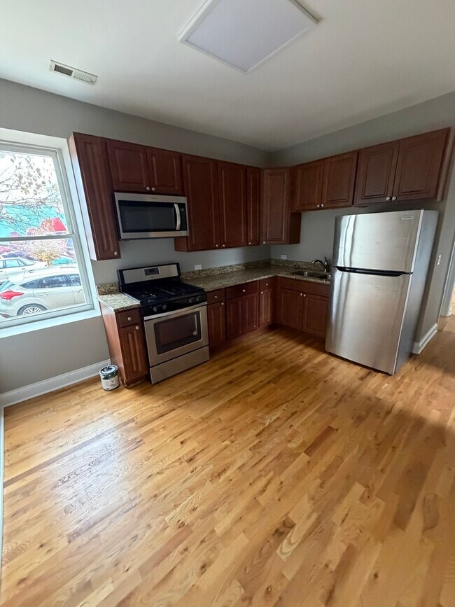 Foto del edificio - 3534 W Diversey Ave