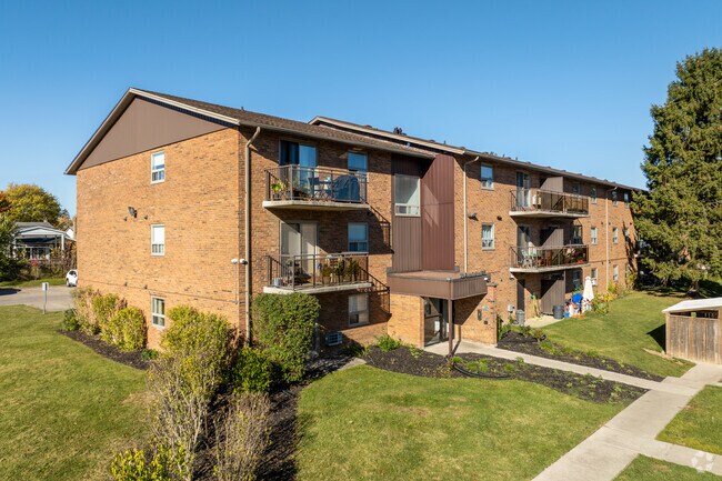 Photo du bâtiment - 725-745 Wonderland Road South