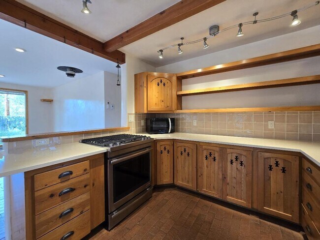 Foto del edificio - 133 Valley Dr