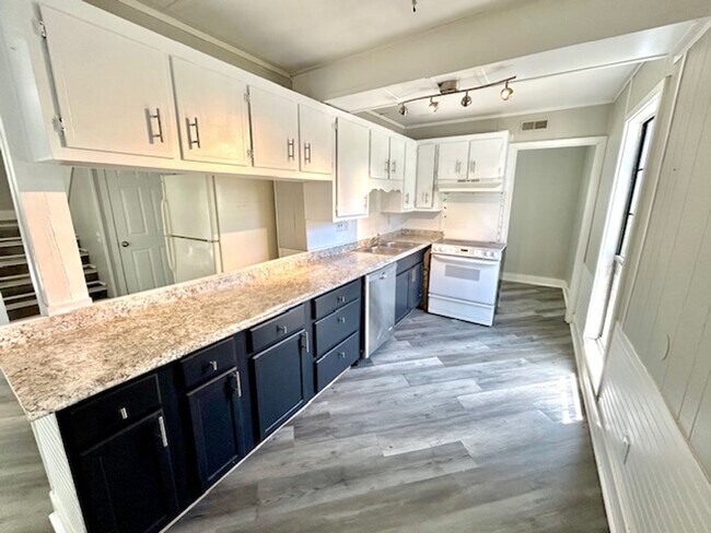 Foto del edificio - 4216 Chalet Cir NW