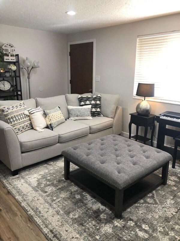 Foto del edificio - 2145 E Oakridge Dr