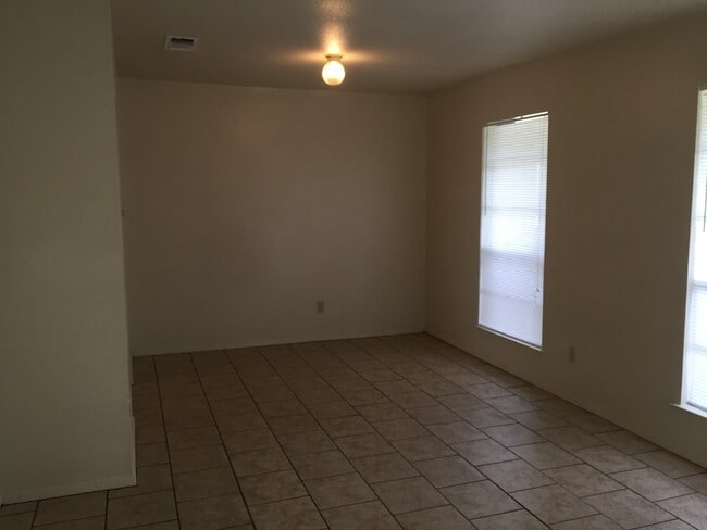 Foto del edificio - 4310 Prairie Dr