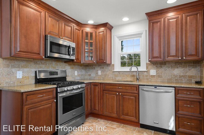 Building Photo - 3 br, 2 bath House - 42 Barren Road