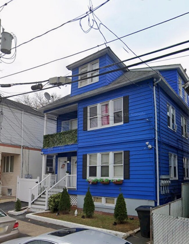 Building Photo - 1425 Franklin St