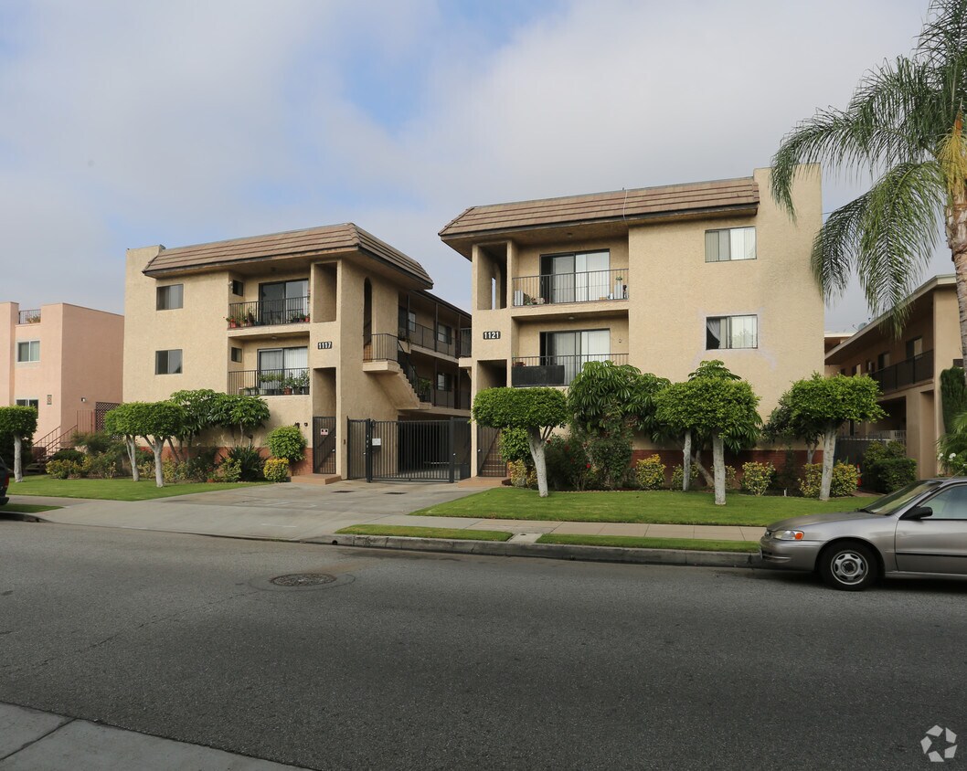 Building Photo - 1117 N Maryland Ave