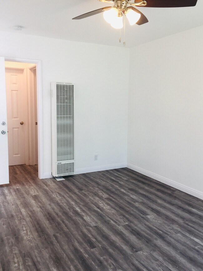 Foto del edificio - 1145 E 1st St