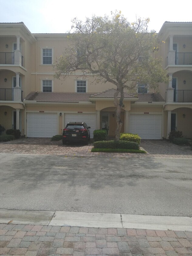 12627 SE Old Cypress Dr, Hobe Sound, FL 33455 Townhome Rentals in