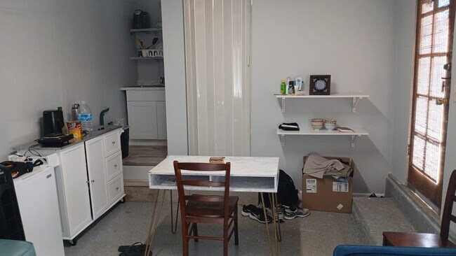 Foto del edificio - 1748 Wellesley Ave