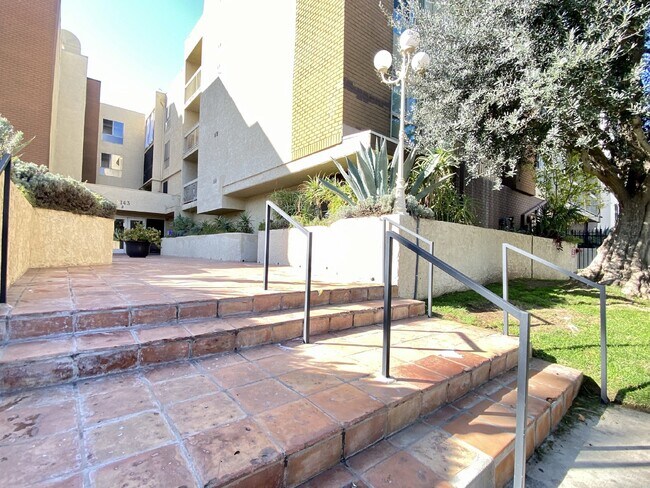 Building Photo - Chic Living in North Hollywood at 5143 Bak...