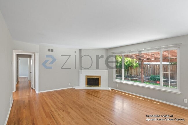 Building Photo - 2276 Markham Ave