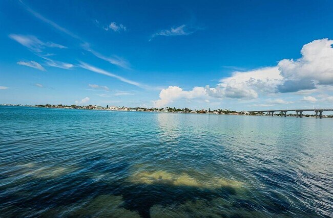 Foto del edificio - 6083 Bahia Del Mar Cir N